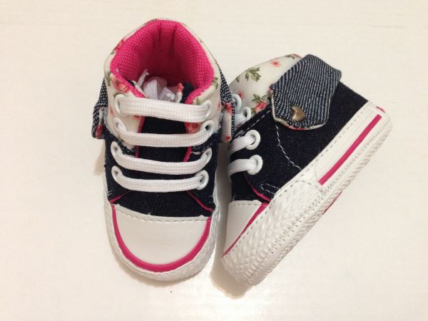 Tênis jeans com floral